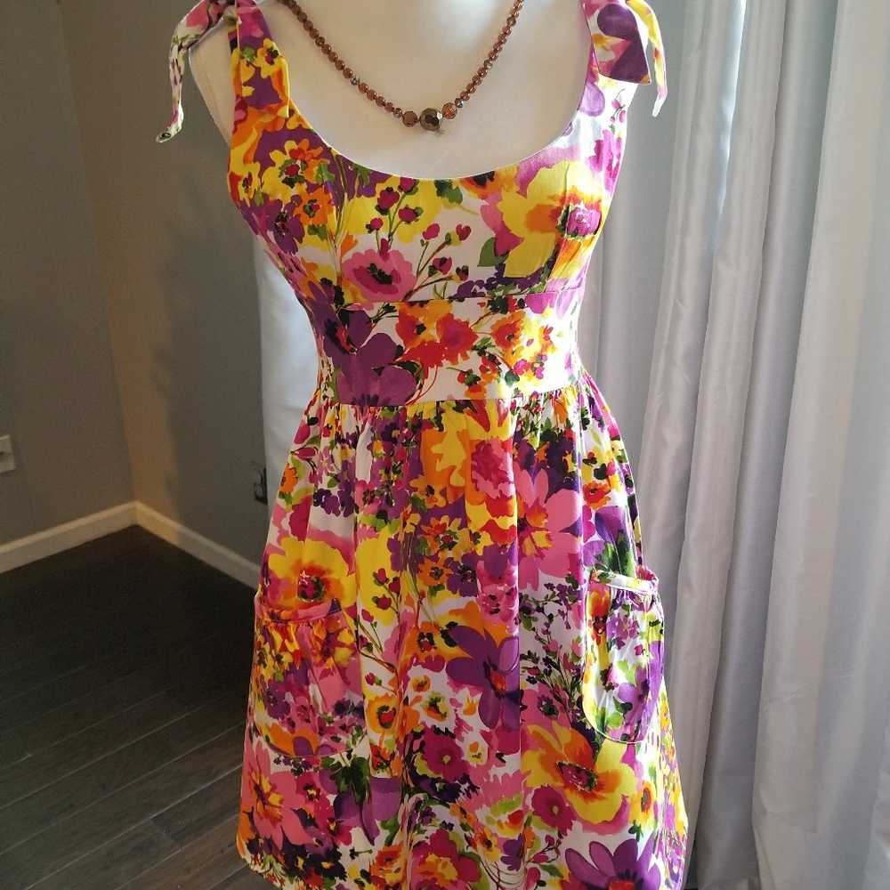 Sleeves multicolored dress